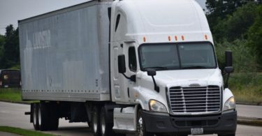 Damaging mistakes made when starting a trucking business
